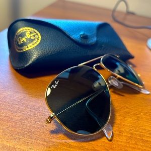 Barely worn Ray-Ban Aviators. Gold rim, no scratches, comes with case.